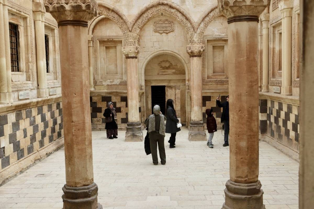 Ağrı İshak Paşa Sarayı 3 günde 5 bini aşkın ziyaretçi ağırladı