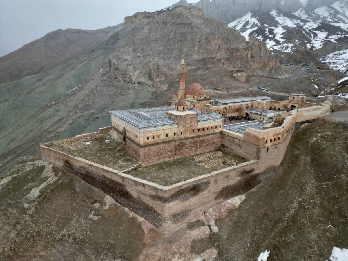 Ağrı İshak Paşa Sarayı 3 günde 5 bini aşkın ziyaretçi ağırladı