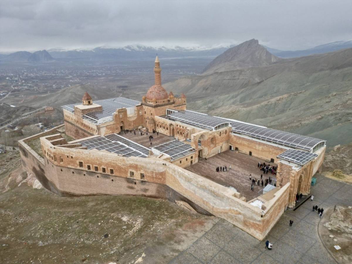 Ağrı İshak Paşa Sarayı 3 günde 5 bini aşkın ziyaretçi ağırladı