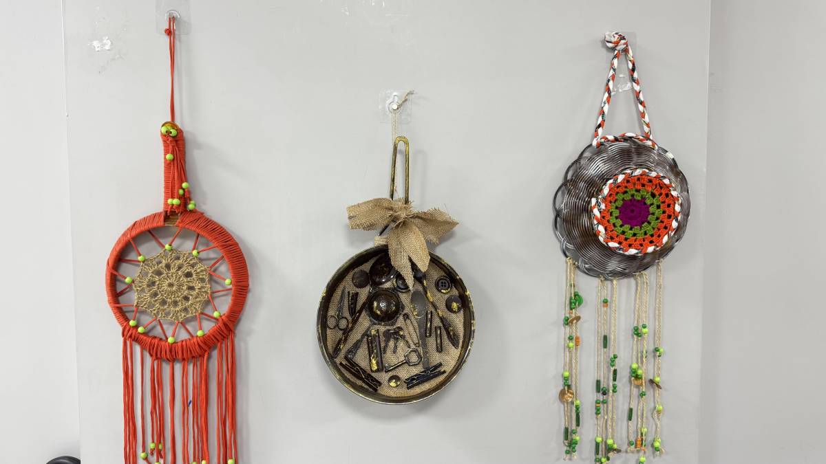 Ağrılı kadınlar evdeki atıkları sanata dönüştürüyor