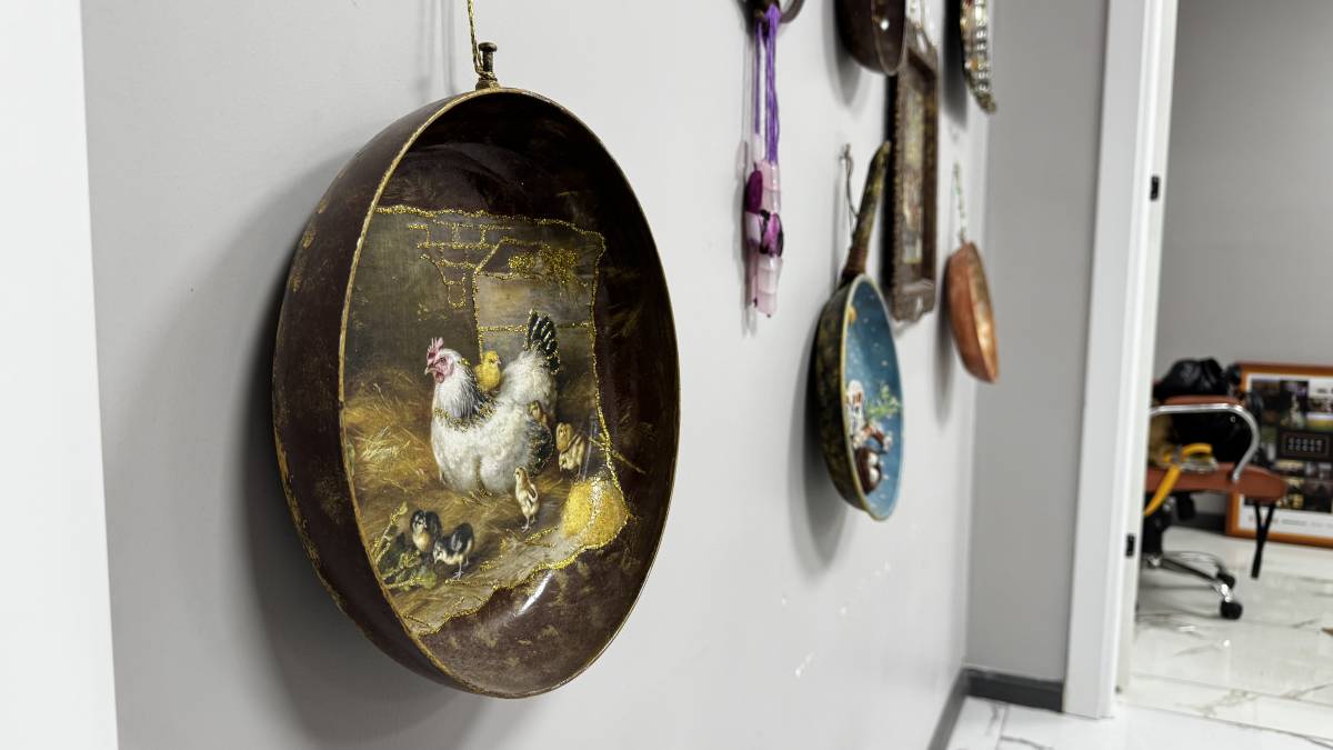 Ağrılı kadınlar evdeki atıkları sanata dönüştürüyor