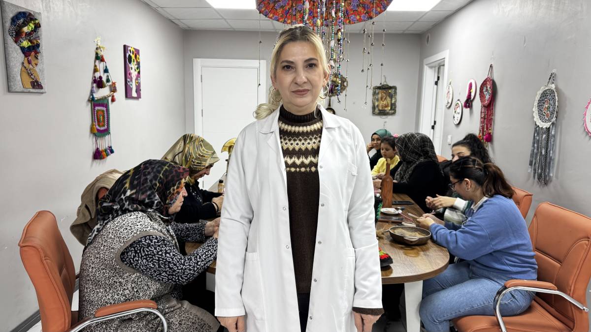 Ağrılı kadınlar evdeki atıkları sanata dönüştürüyor