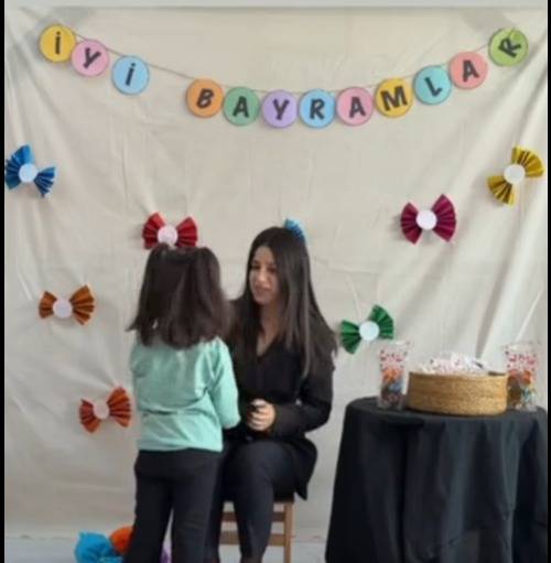 Patnos'ta öğrencilerin bayram sevinci renkli görüntülere sahne oldu.