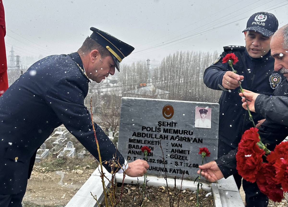 Erciş’te Polis Haftası’nda Şehitler Dualarla Anıldı