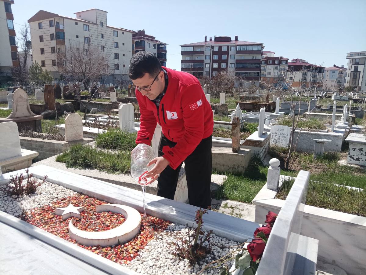 Türk Kızılay Erciş Şubesi’nden Şehitler Haftası’nda Anlamlı Ziyaret