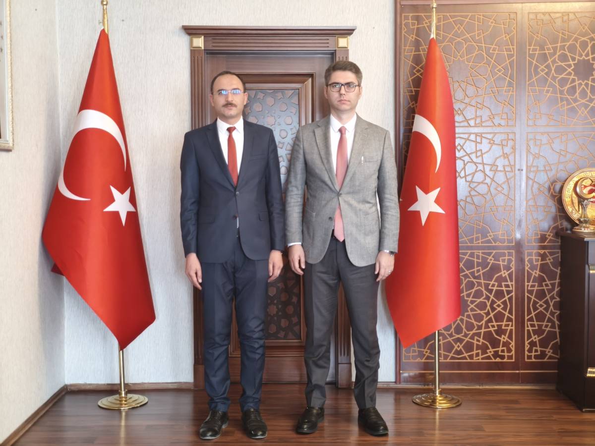 Kaymakam Karaloğlu’ndan Tapu Müdür Vekili Demir’e Başarı Belgesi