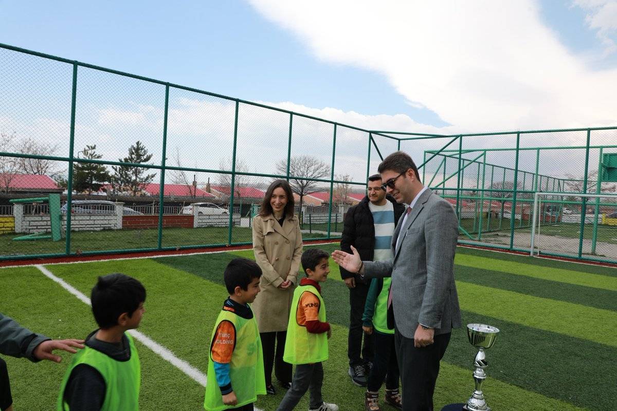 Erciş’te Okullar Arası Futbol Turnuvasına Yoğun İlgi