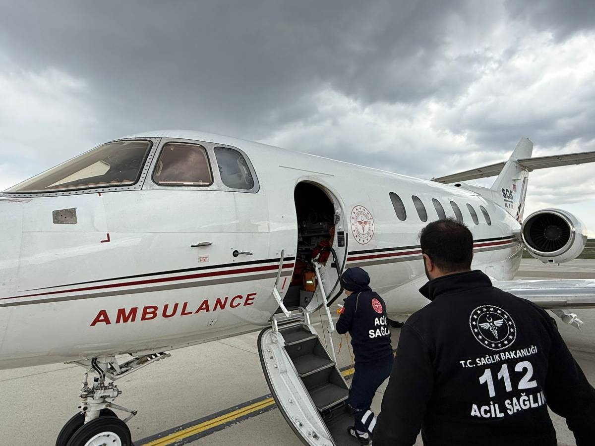 Ağrı’da dünyaya gelen bebek, ileri cerrahi için Elazığ’a nakledildi
