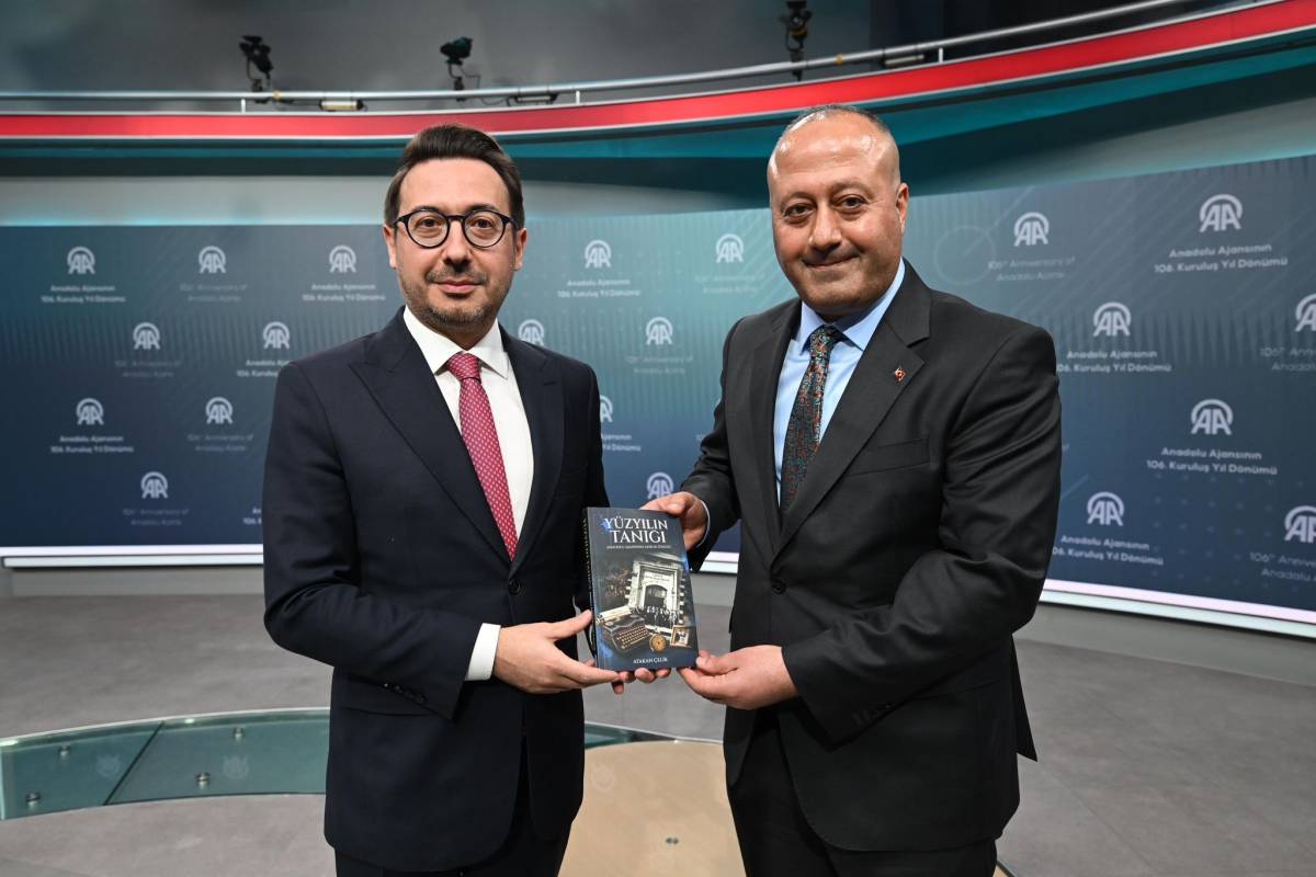 Ağrılı Gazeteci Atakan Çelik, Anadolu Ajansının asırlık öyküsünü kitaplaştırdı