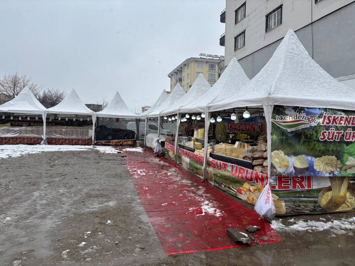 Erciş’te Yöresel Ürünler Gününü Kar Vurdu