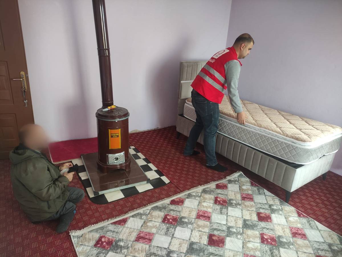 Erciş Kızılay’dan Anlamlı Yardım