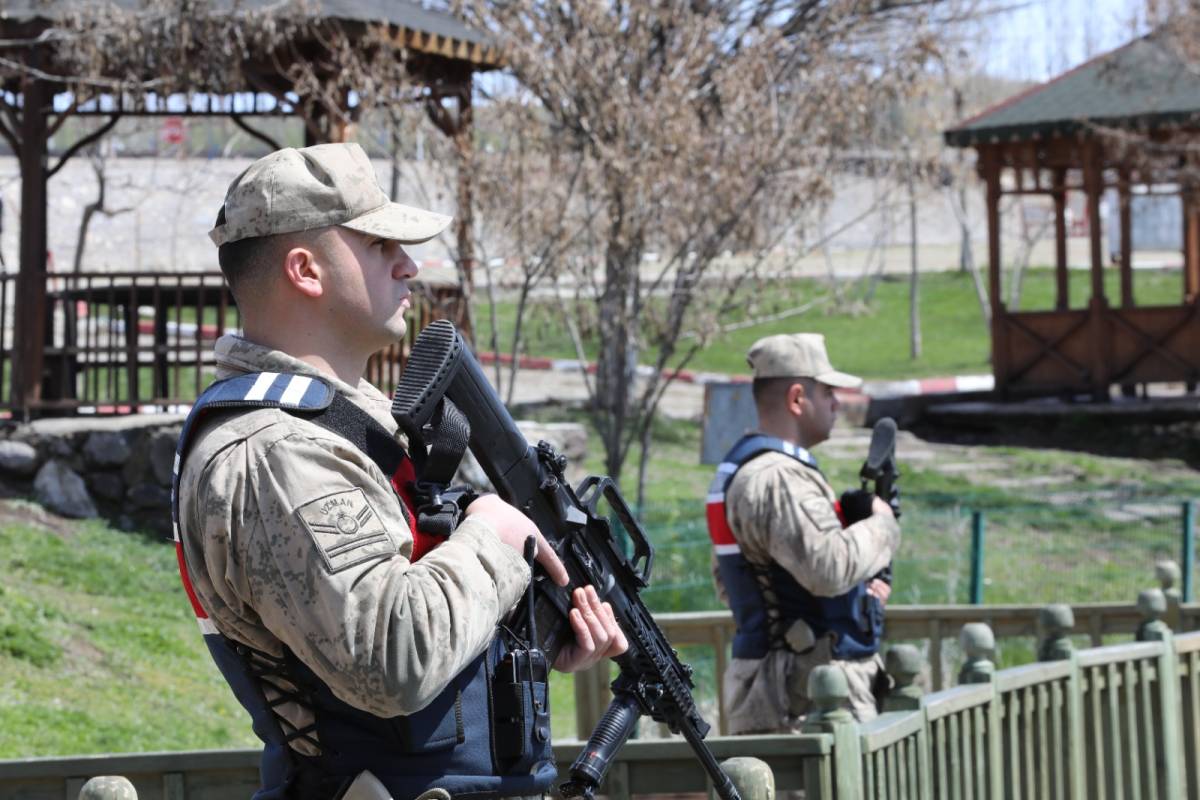 Güvenlik Güçleri İnci Kefali İçin 7/24 Nöbette