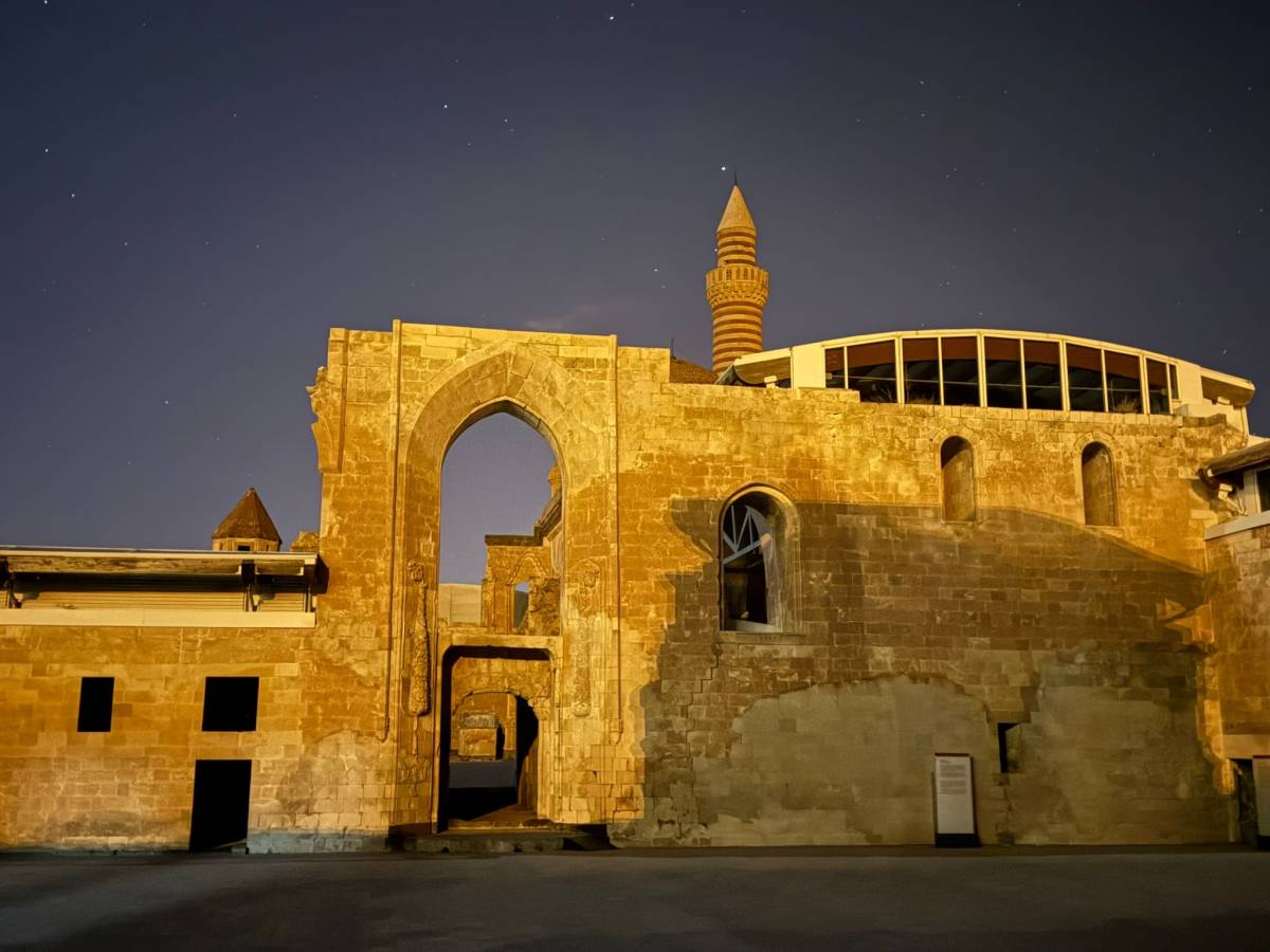 Ağrı’da yıldızların altında asırlık ihtişam