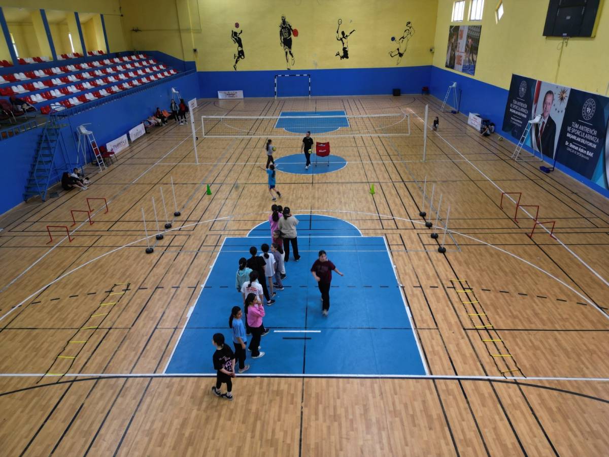 Ağrı’da “Fabrika Voleybol” ile genç yetenekler keşfediliyor