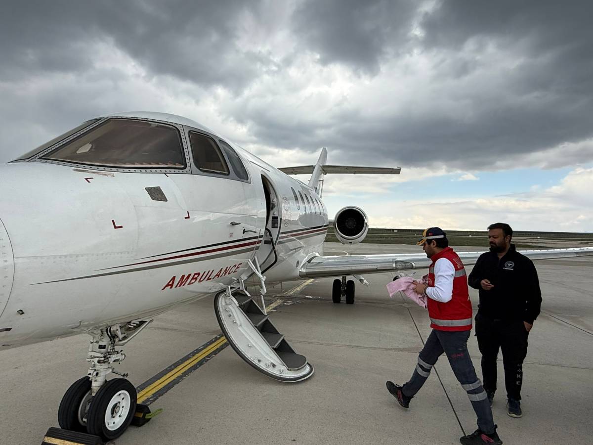 Ağrı’da dünyaya gelen bebek, ileri cerrahi için Elazığ’a nakledildi