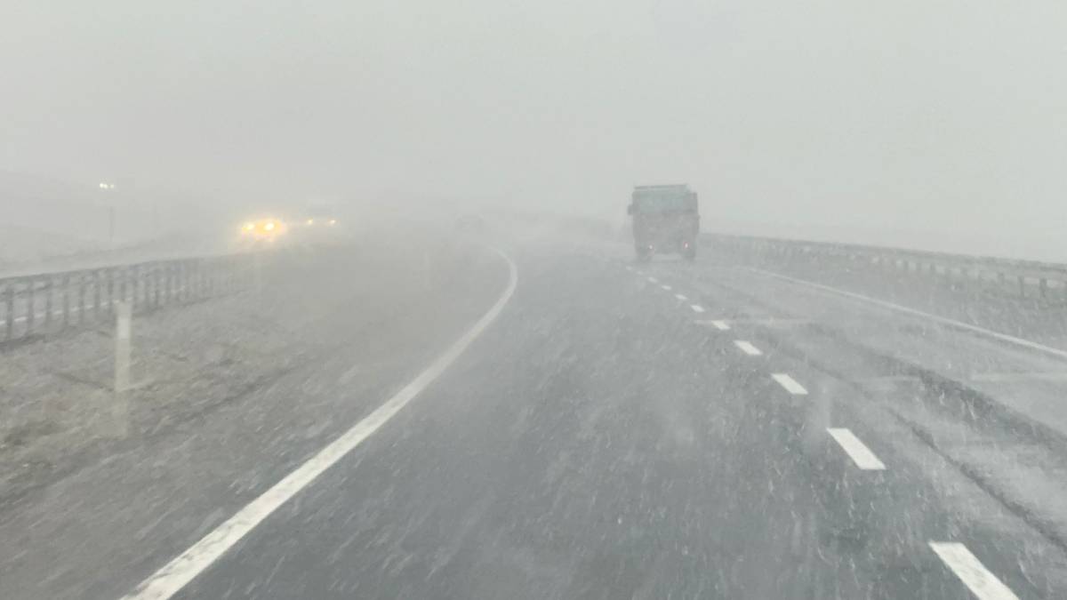 Ağrı’da Nisan ayında kar fırtınası etkili oldu (Videolu Haber)