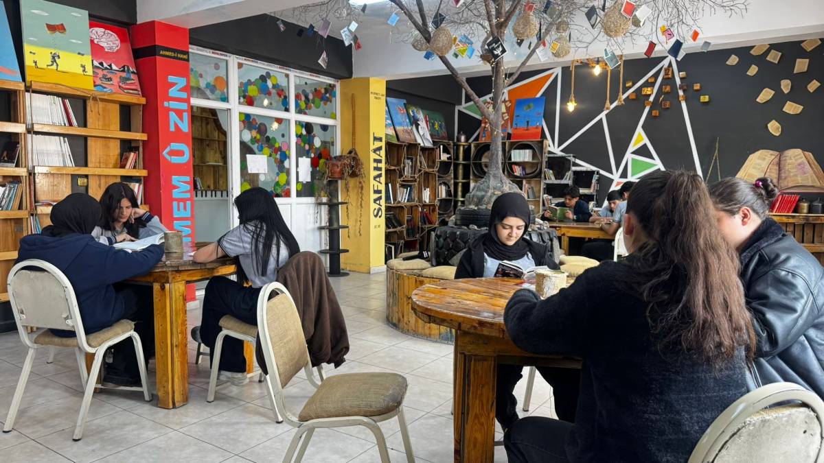 Ağrı'da Atık Malzemelerden Kütüphane Kuruldu (Videolu Haber)