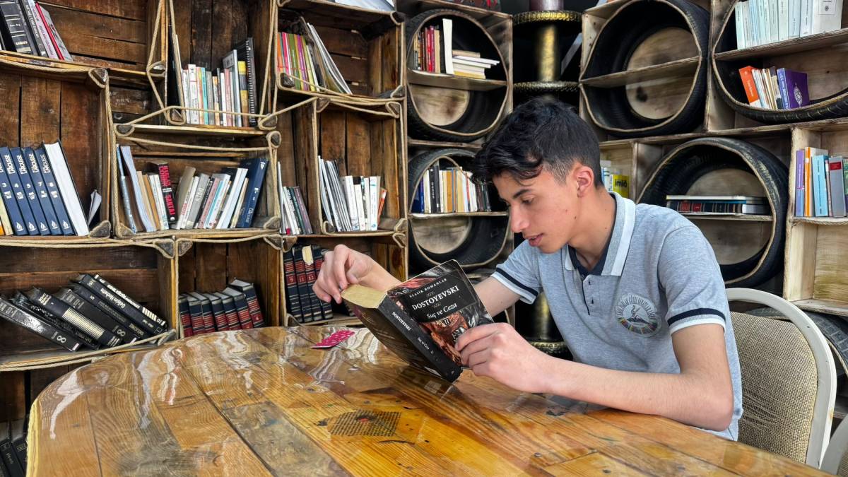 Ağrı'da Atık Malzemelerden Kütüphane Kuruldu (Videolu Haber)