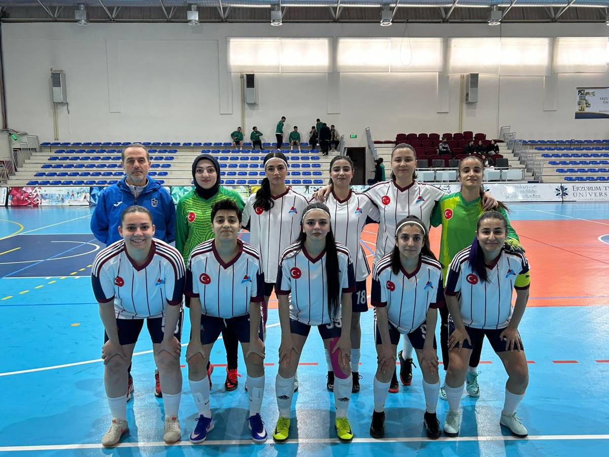 Ağrı İbrahim Çeçen Üniversitesi futsalda çifte gurur yaşattı