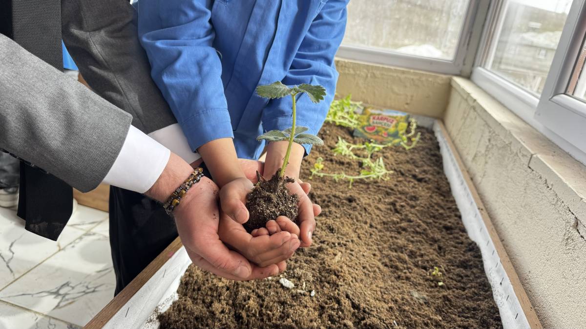 Ağrı’da öğrenciler “Tarım Sınıfı” ile üretimi öğreniyor