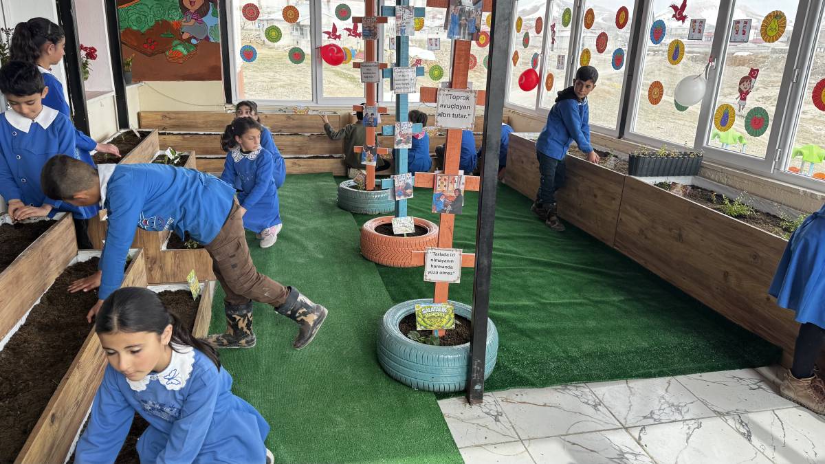 Ağrı’da öğrenciler “Tarım Sınıfı” ile üretimi öğreniyor