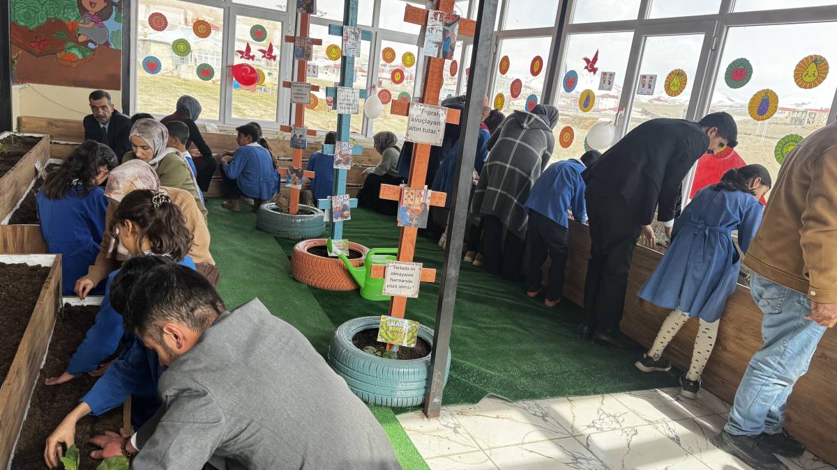 Ağrı’da öğrenciler “Tarım Sınıfı” ile üretimi öğreniyor