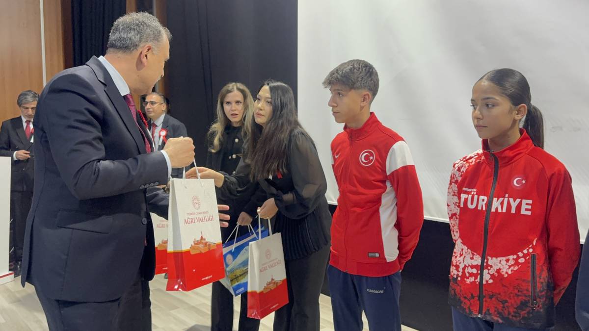 Ağrı’nın kurtuluşunun 108. yıl dönümü törenlerle kutlandı