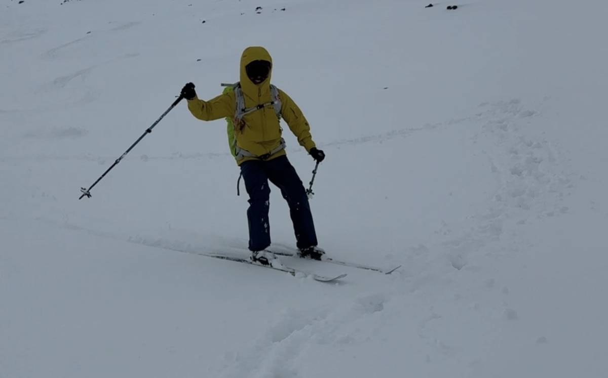 İtalyan turistler Ağrı Dağı zirvesinde kayak yaptı