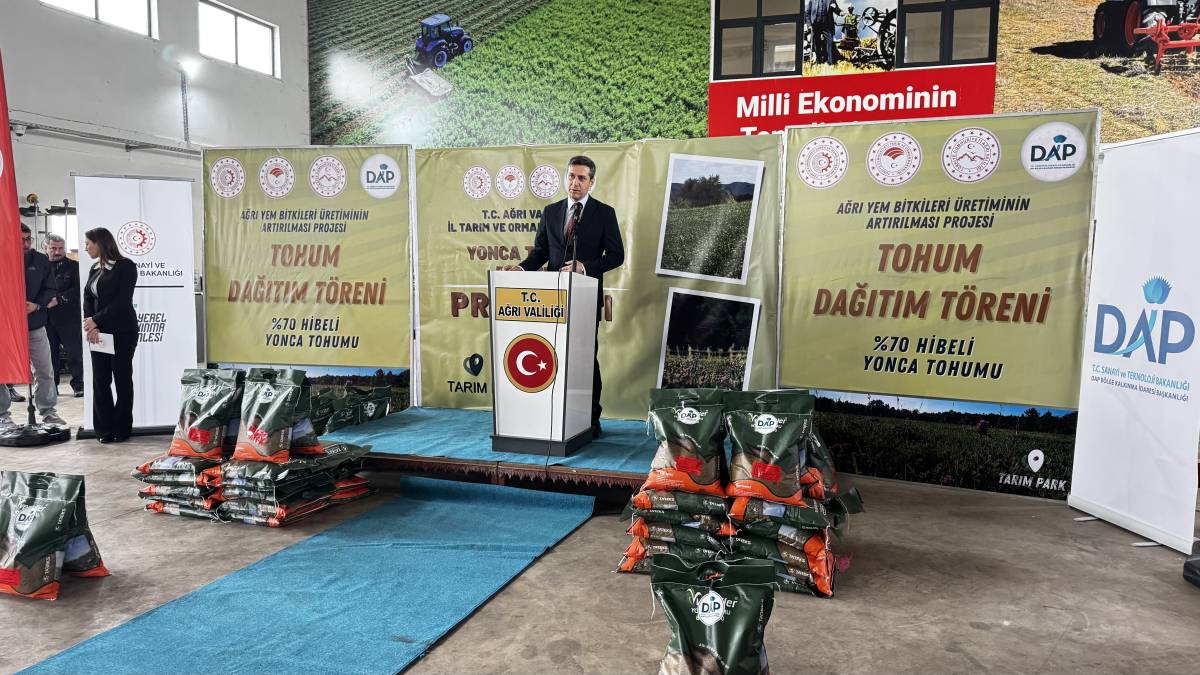 Ağrı’da 440 üreticiye 44 ton sertifikalı yonca tohumu dağıtıldı