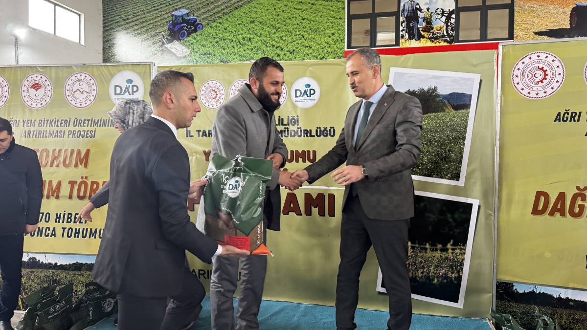 Ağrı’da 440 üreticiye 44 ton sertifikalı yonca tohumu dağıtıldı