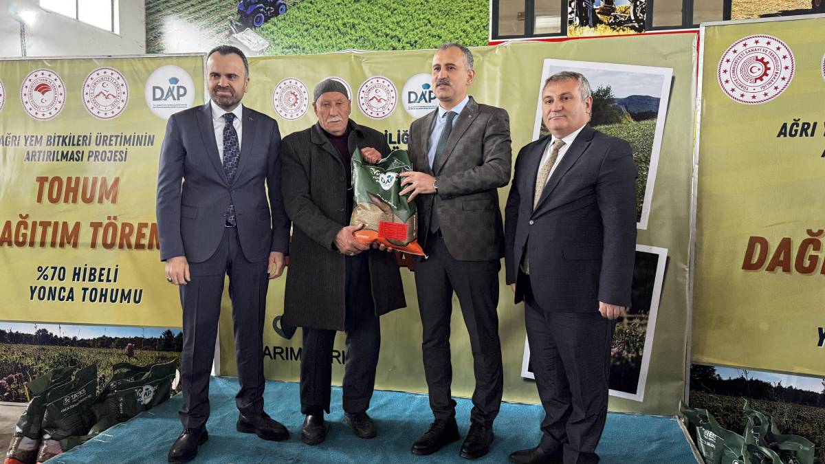 Ağrı’da 440 üreticiye 44 ton sertifikalı yonca tohumu dağıtıldı