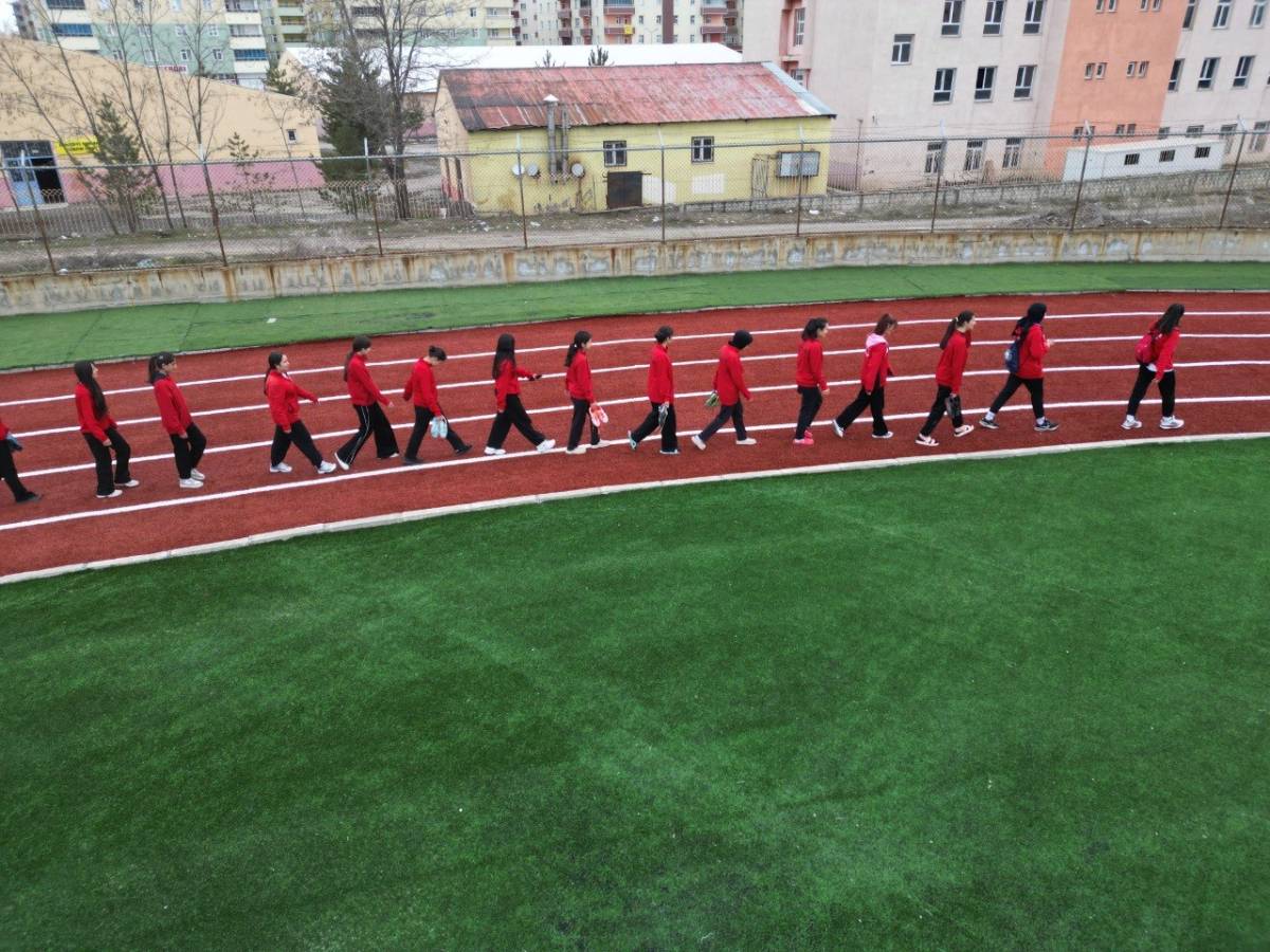 Ağrı’nın kızları Türkiye şampiyonluğu için hazırlanıyor