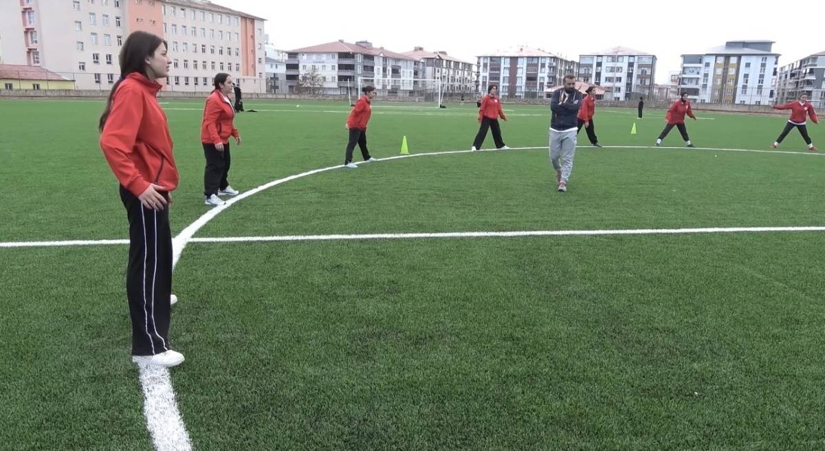 Ağrı’nın kızları Türkiye şampiyonluğu için hazırlanıyor