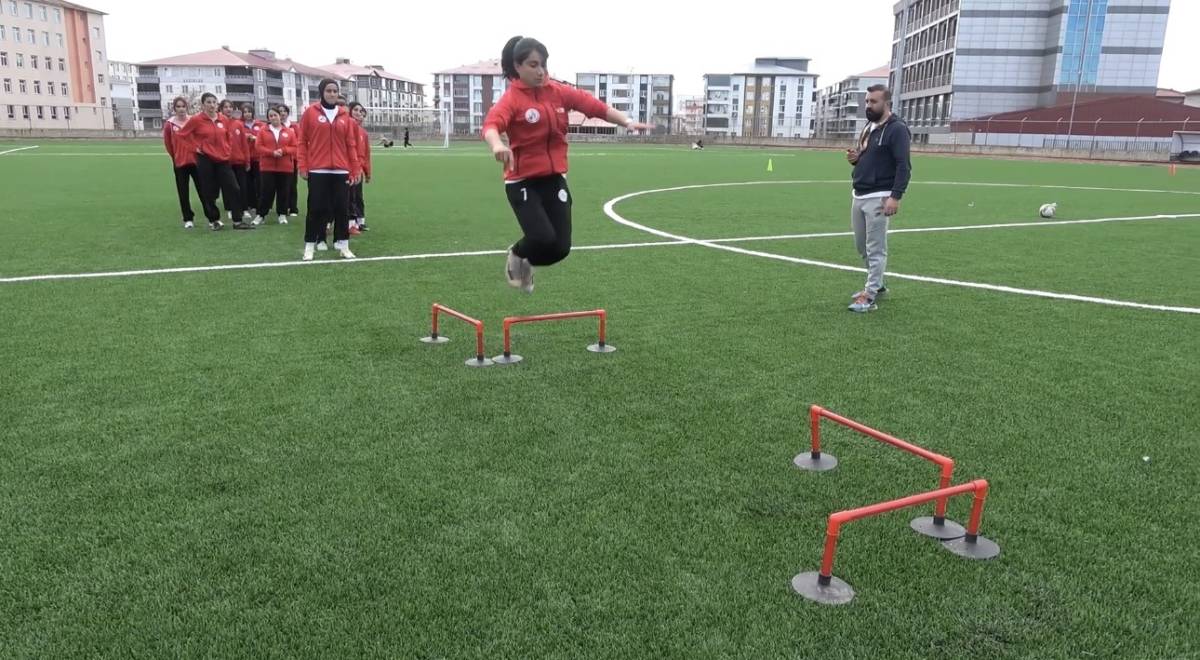 Ağrı’nın kızları Türkiye şampiyonluğu için hazırlanıyor