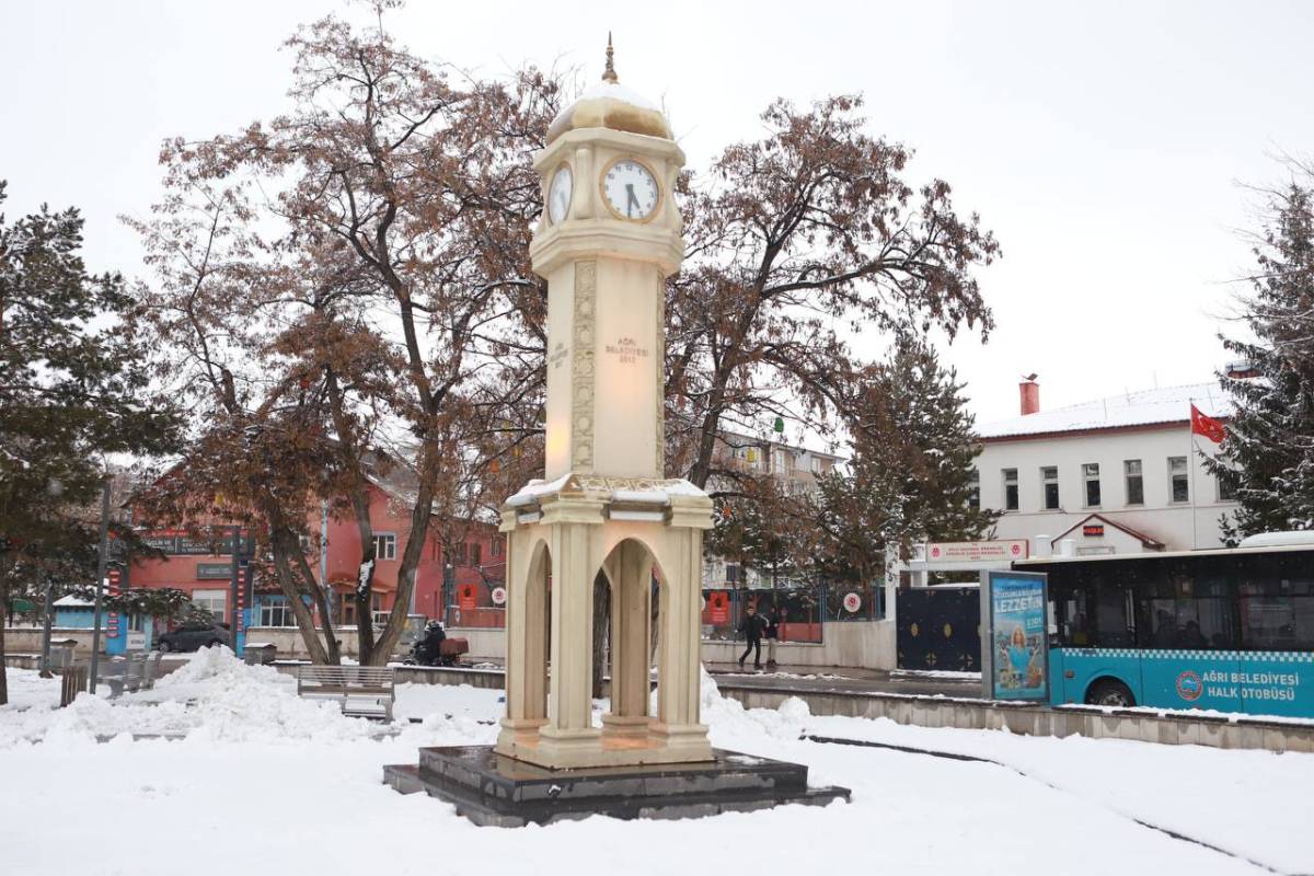 Ağrı’da bahar yerini yeniden kışa bıraktı
