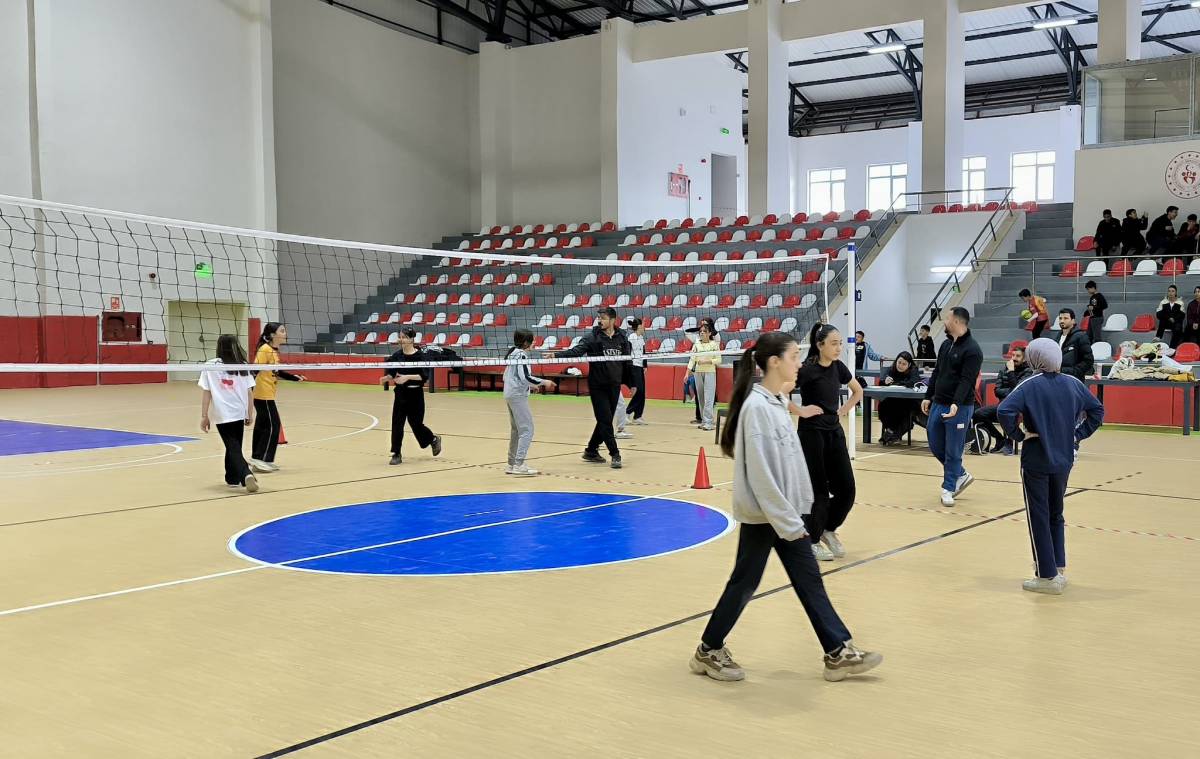 Doğubayazıt’ta Okul Sporları Voleybol Heyecanı Başladı
