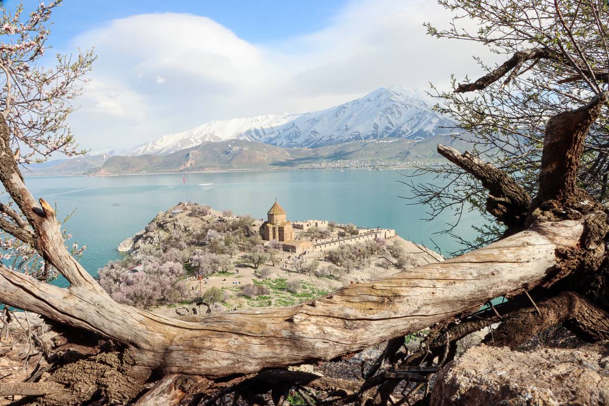 Akdarmar Adası'nda Renk Cümbüşü