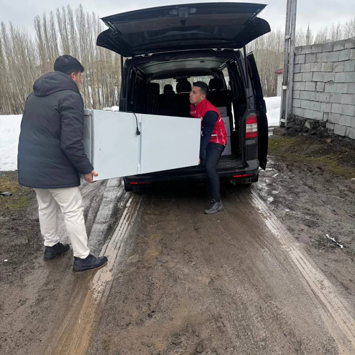 Patnos’ta Kızılay’dan İhtiyaç Sahibi Aileye Umut Eli