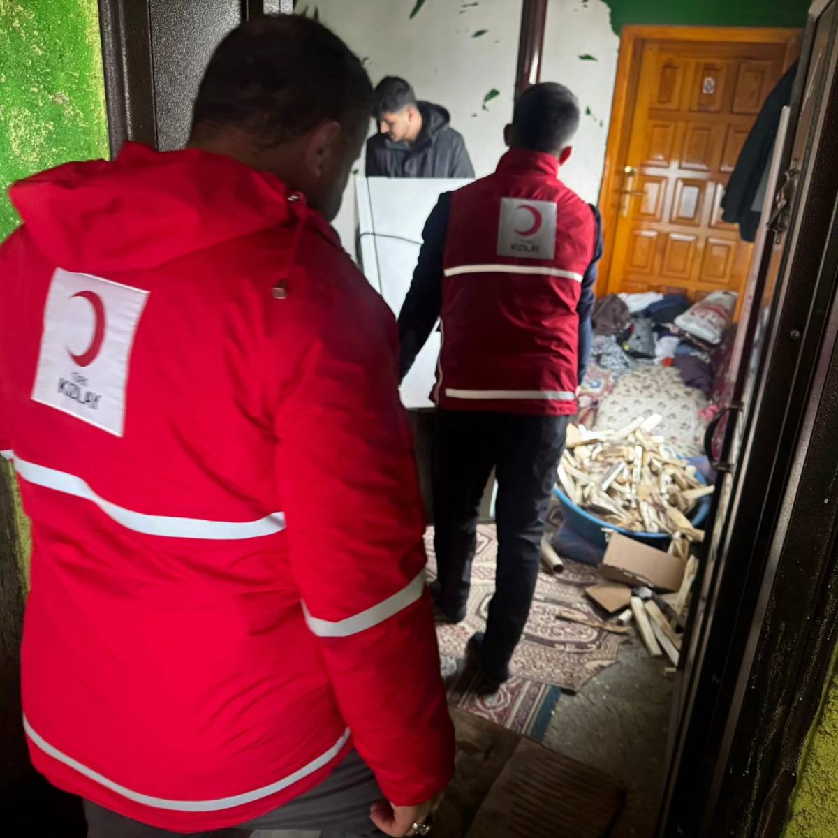 Patnos’ta Kızılay’dan İhtiyaç Sahibi Aileye Umut Eli