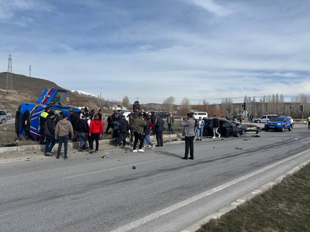 Erciş Van Kara Yolunda Zincirleme Tafik Kazası