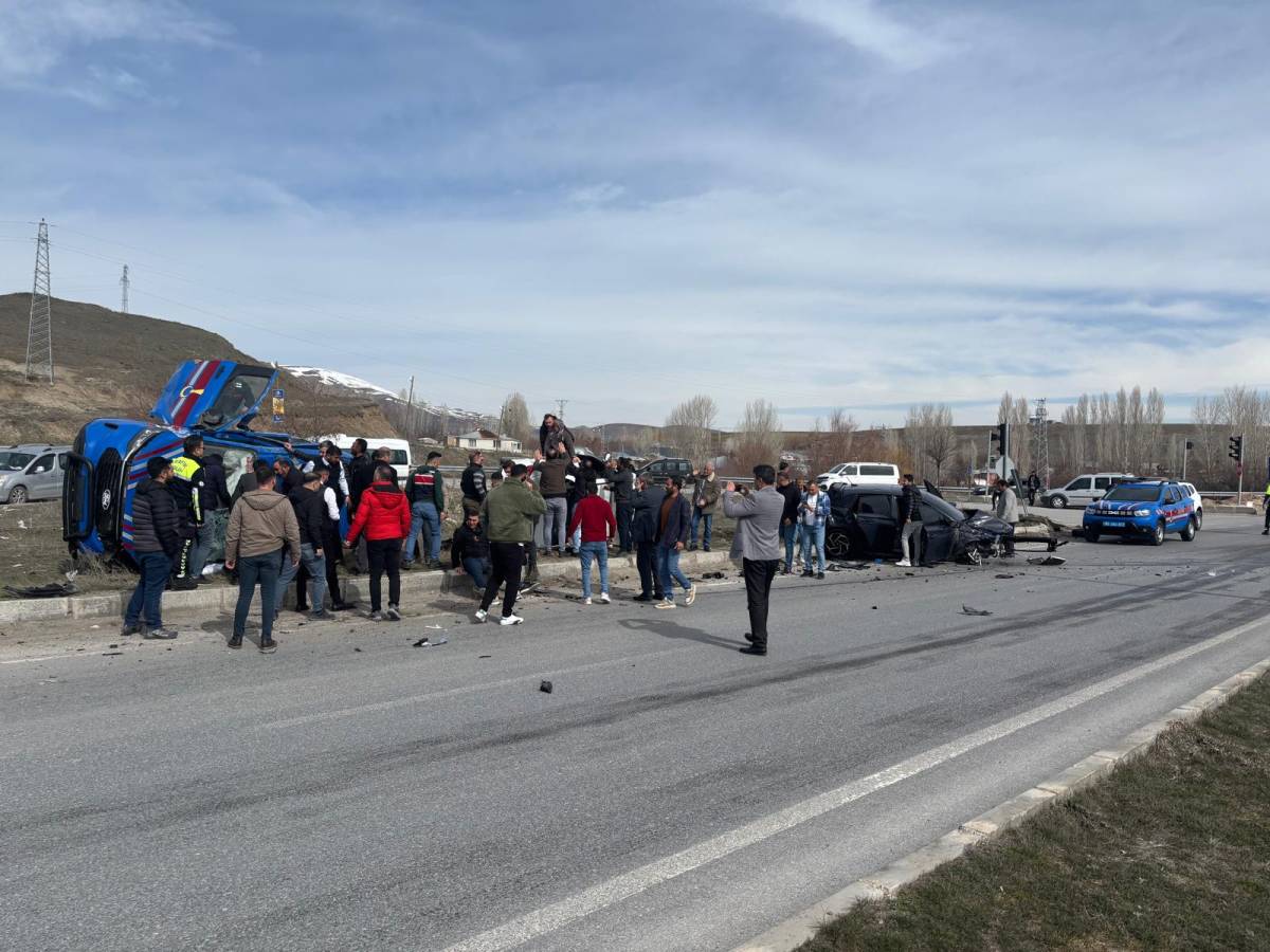 Erciş Van Kara Yolunda Zincirleme Tafik Kazası