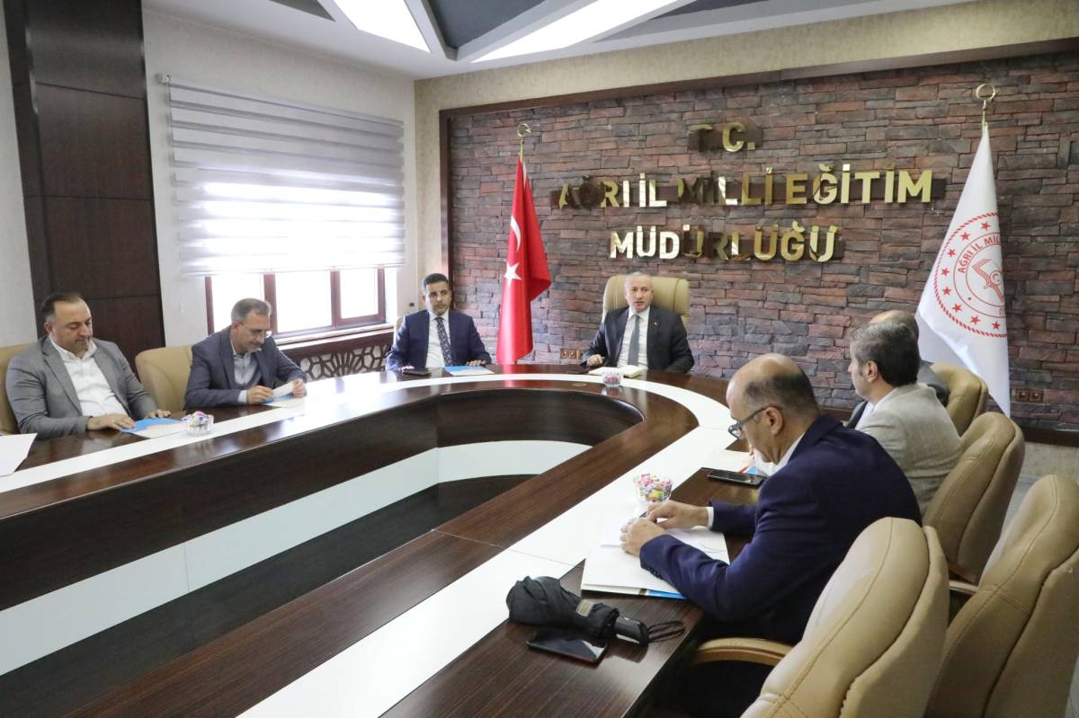 Ağrı’da YKS’ye hazırlanan öğrencilerin durumu toplantıda ele alındı