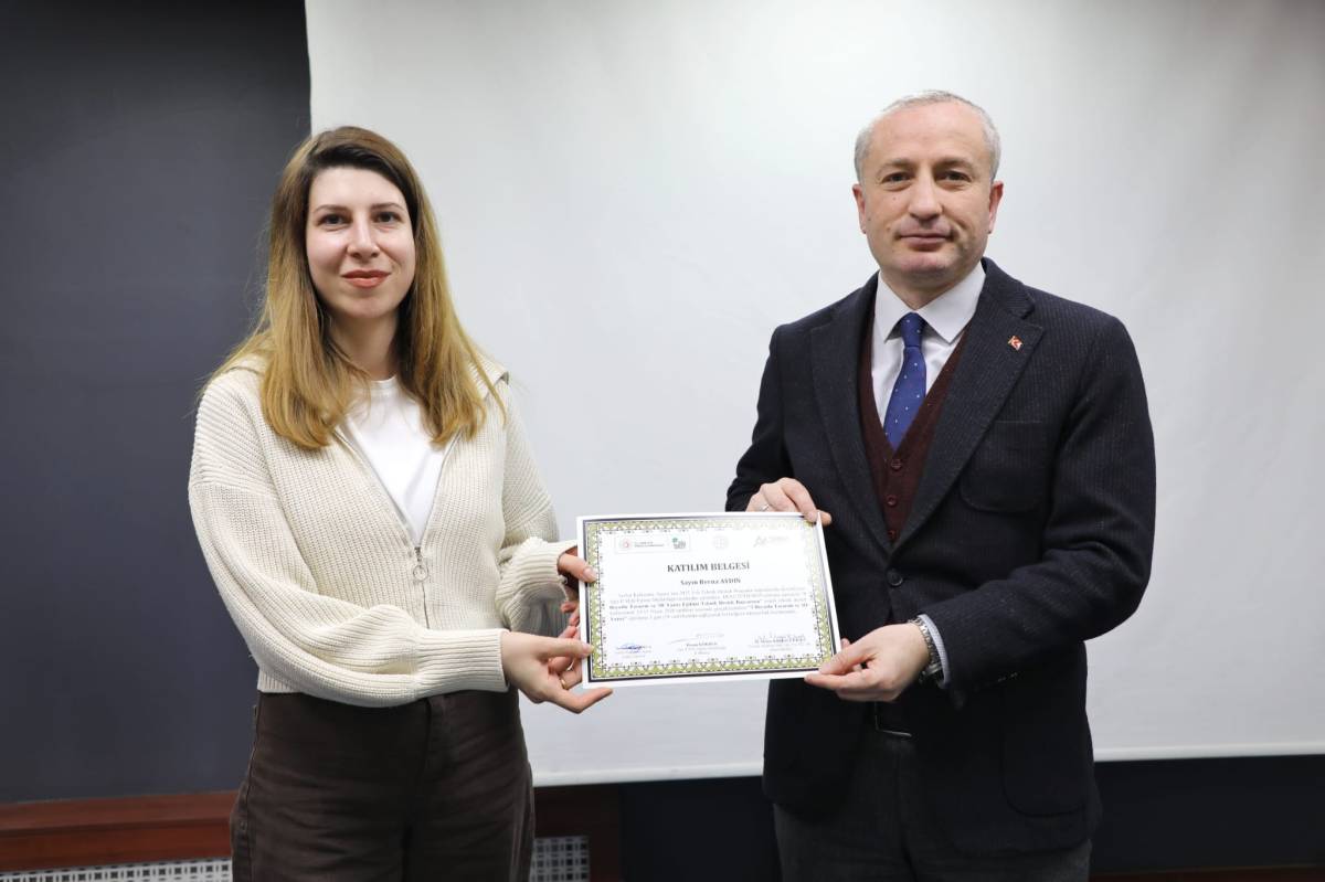 Ağrı’da 3 boyutlu yazıcı eğitimi alan öğretmenlere katılım belgeleri verildi