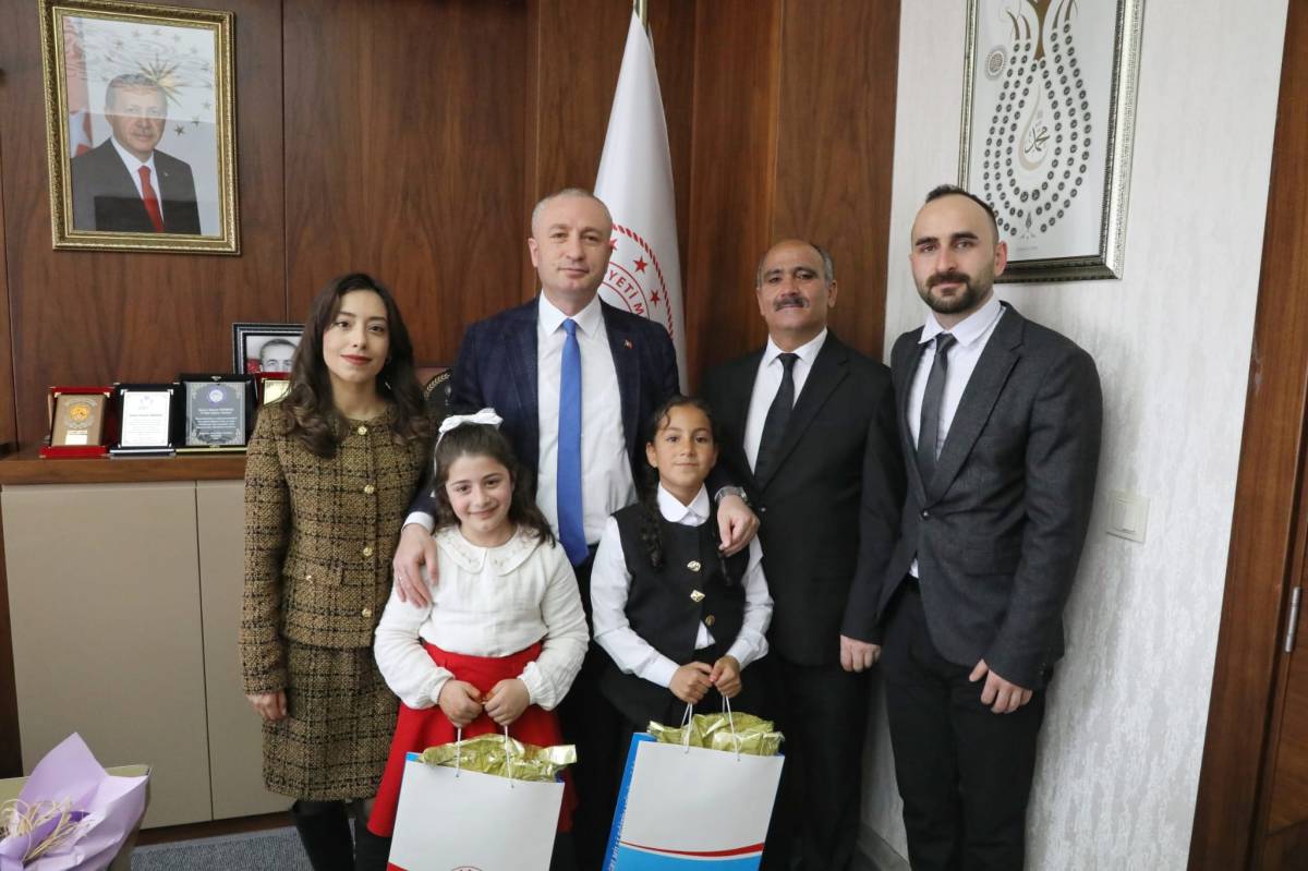 Ağrı’da 23 Nisan’da makam koltuğu öğrencilere devredildi