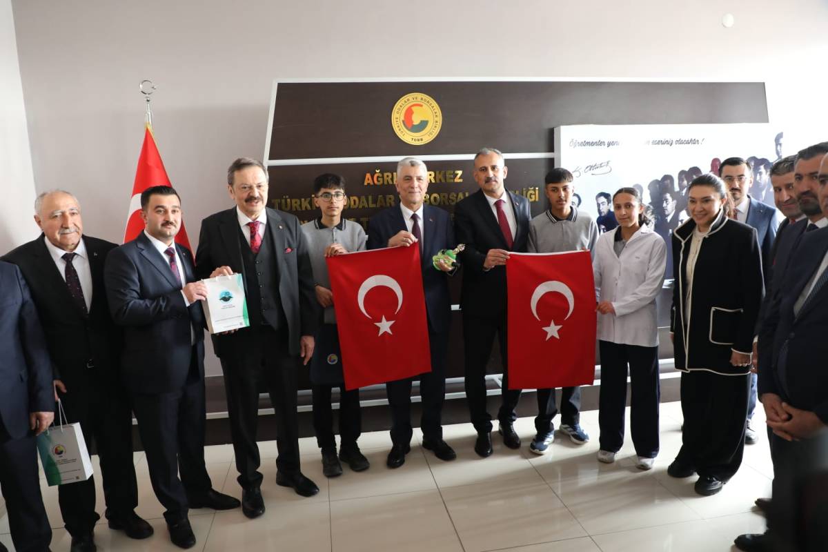 Ağrı'da Türkiye Odalar ve Borsalar Birliği tarafından yaptırılan okul açıldı