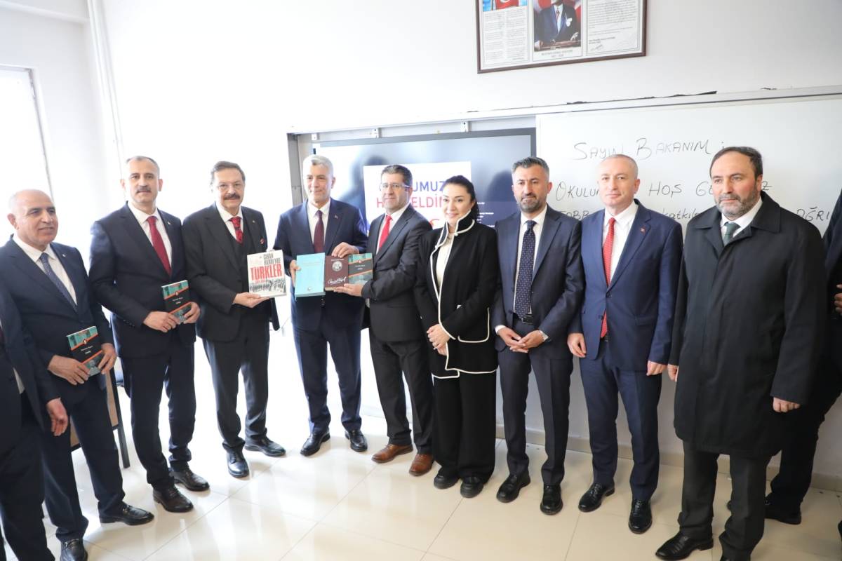 Ağrı'da Türkiye Odalar ve Borsalar Birliği tarafından yaptırılan okul açıldı