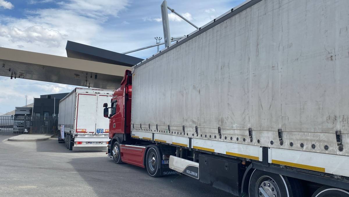 Türkiye’den İran’a ikinci yardım sevkiyatı, Gürbulak Sınır Kapısı üzerinden gönderildi