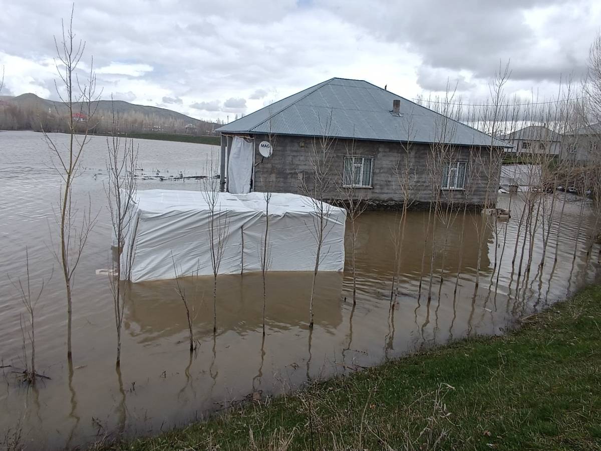 Patnos’ta Sağanak Yağışlar Badişan Deresi’nde Taşkına Yol Açtı