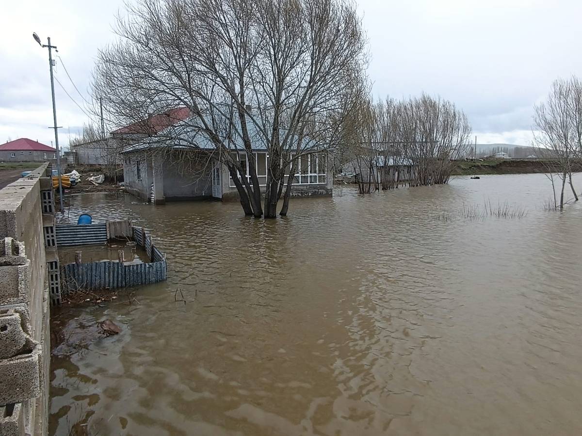 Patnos’ta Sağanak Yağışlar Badişan Deresi’nde Taşkına Yol Açtı