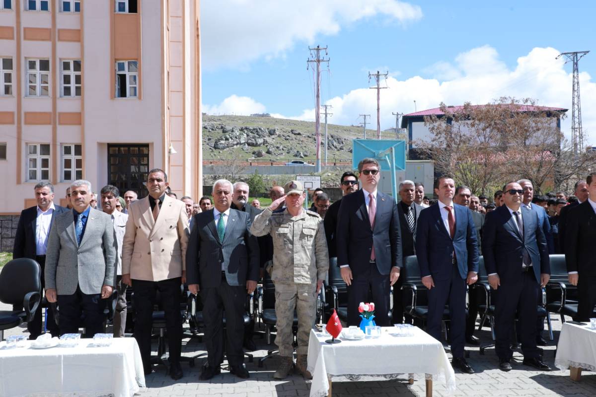 Erciş’te TÜBİTAK 4006 Bilim Fuarı Düzenlendi